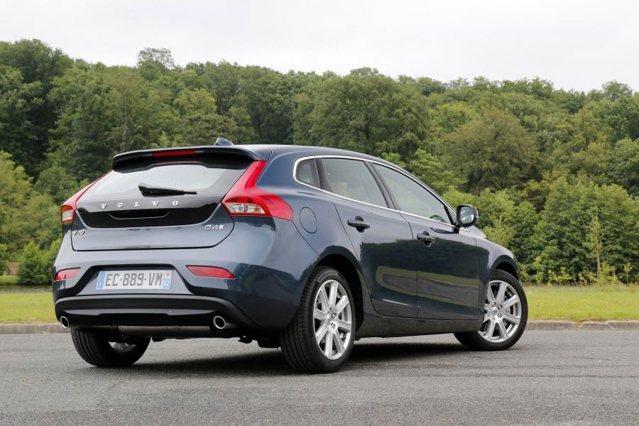  Volvo V40 D4 Inscription 2016 года  (фото 13 из 19)